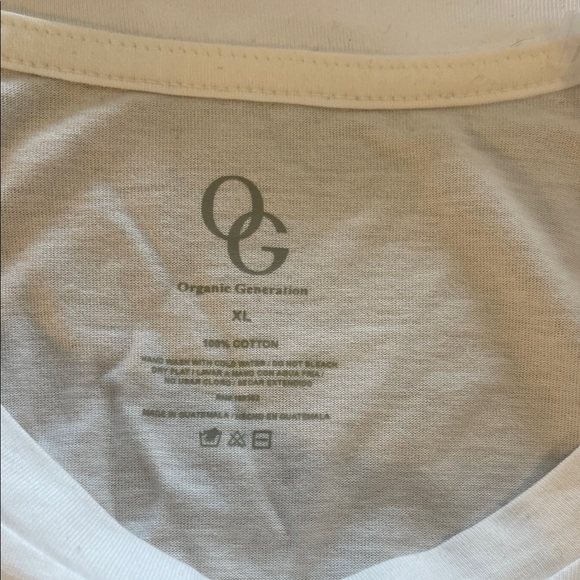 Coastal White Graphic Tee - Short Sleeve - Picture 2 of 3